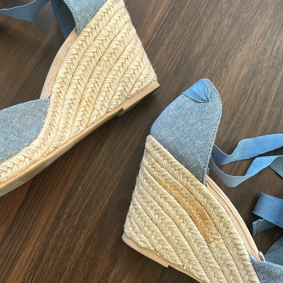 Old Navy Chambray Wedge Espadrille Heels - Picture 2 of 3